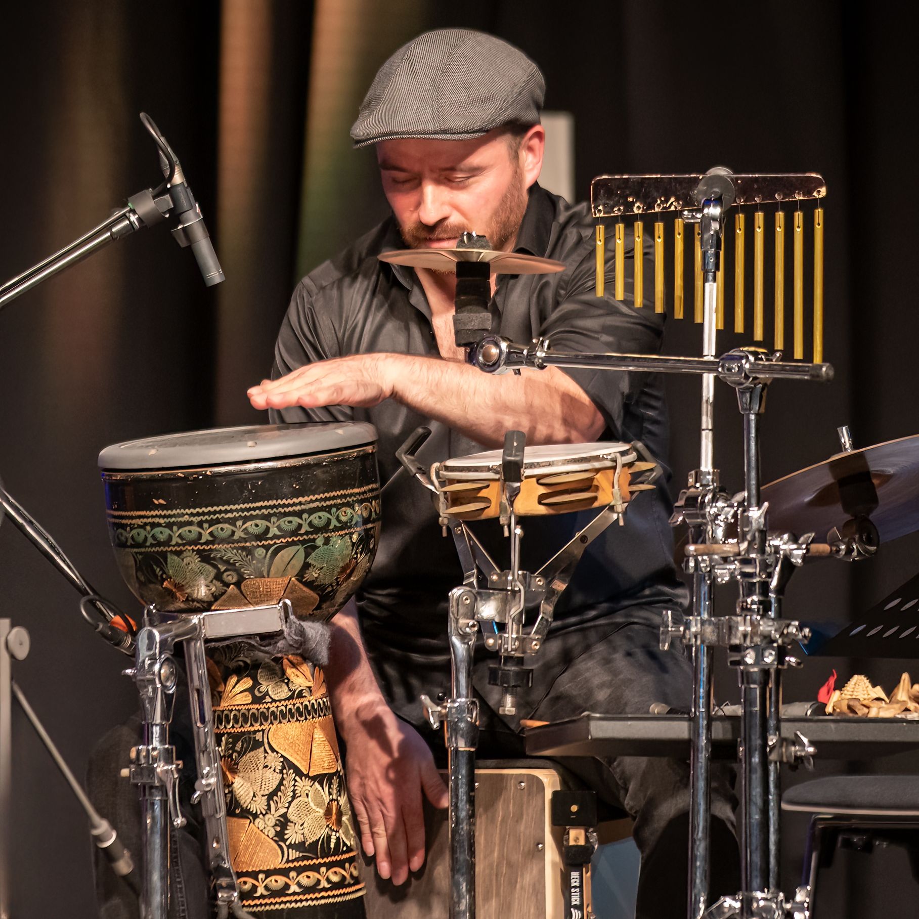 Fethi Ak Percussionist Fethi Ak im Konzert
